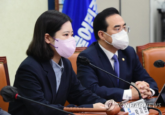 박지현 더불어민주당 공동비대위원장이 지난 2일 오전 국회에서 열린 비상대책위원회의에서 발언하고 있다. <연합뉴스>